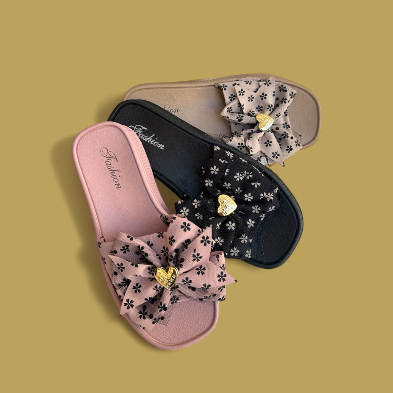 Printed heart bow slides