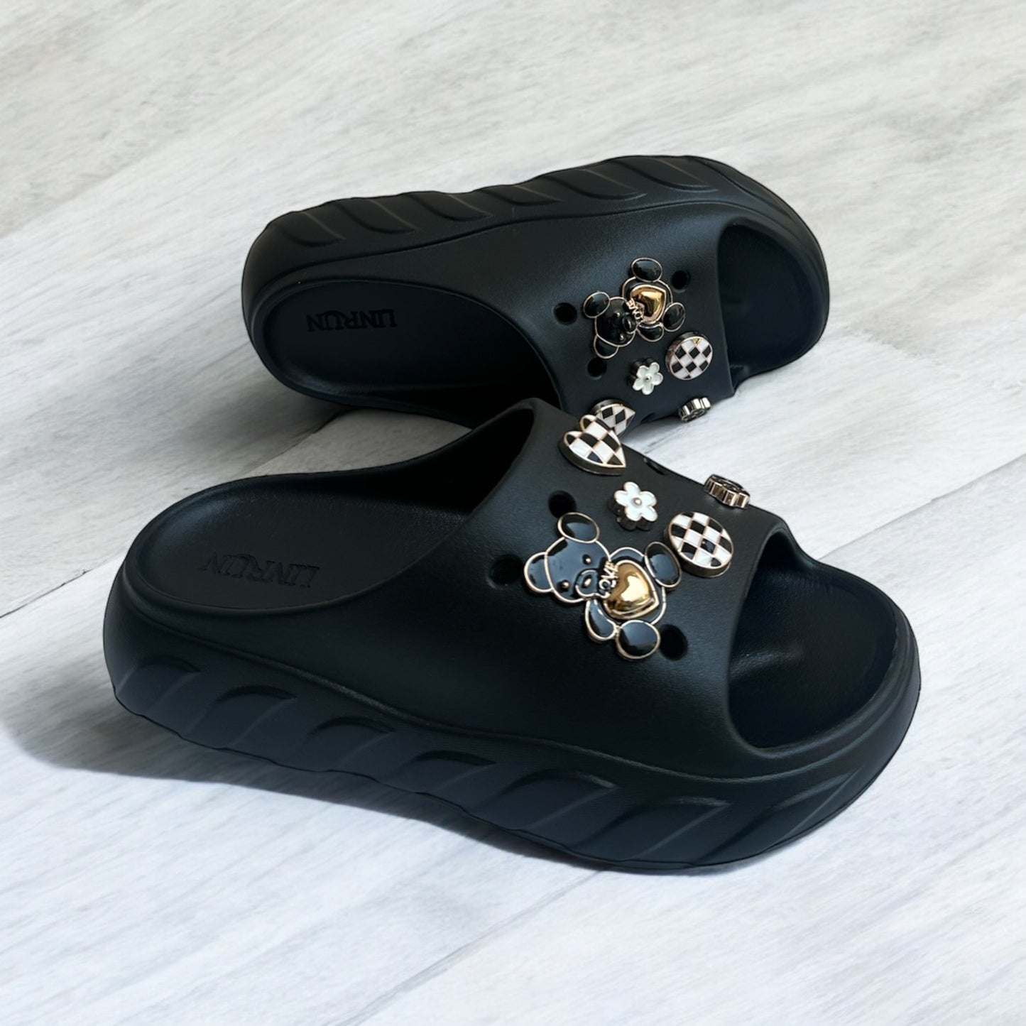 Eva bear slippers