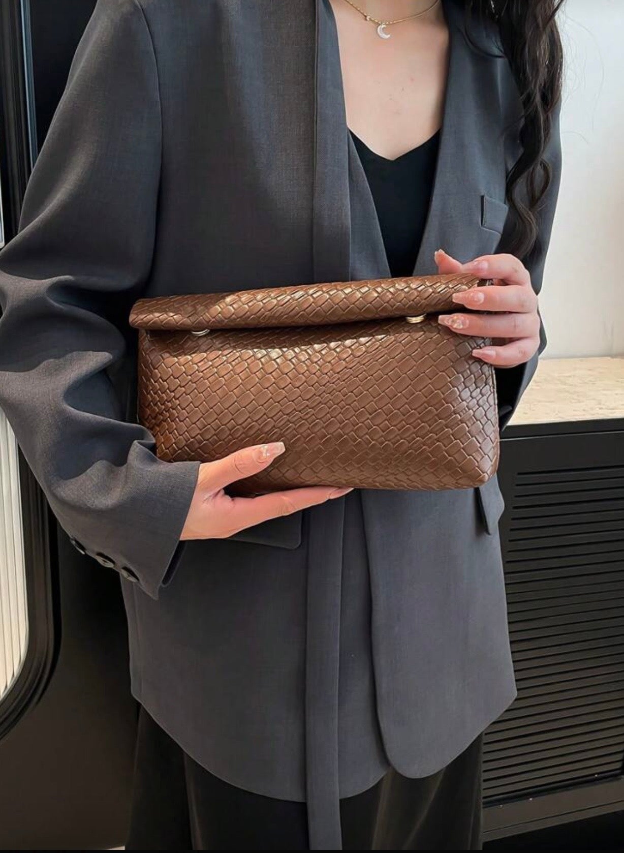 Handheld bag (brown)