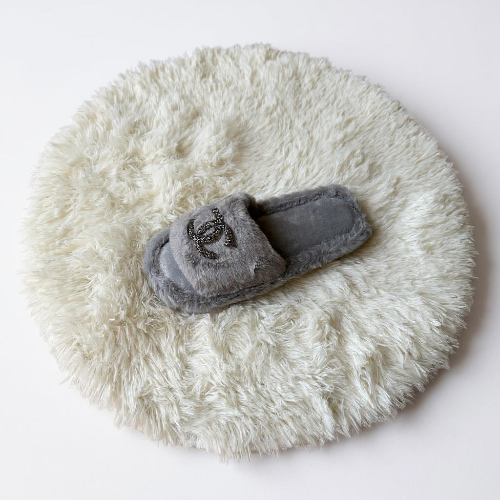 Chanel fur slides (grey)