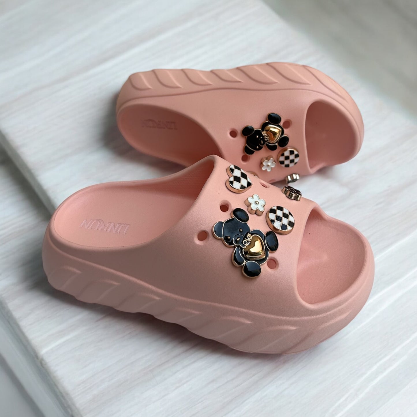 Eva bear slippers