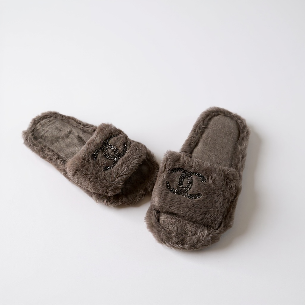 Chanel fur slides brown