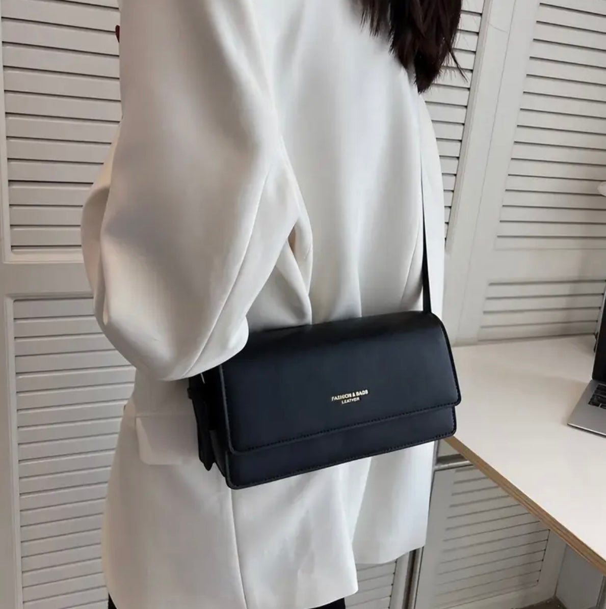 Spacious leather bag