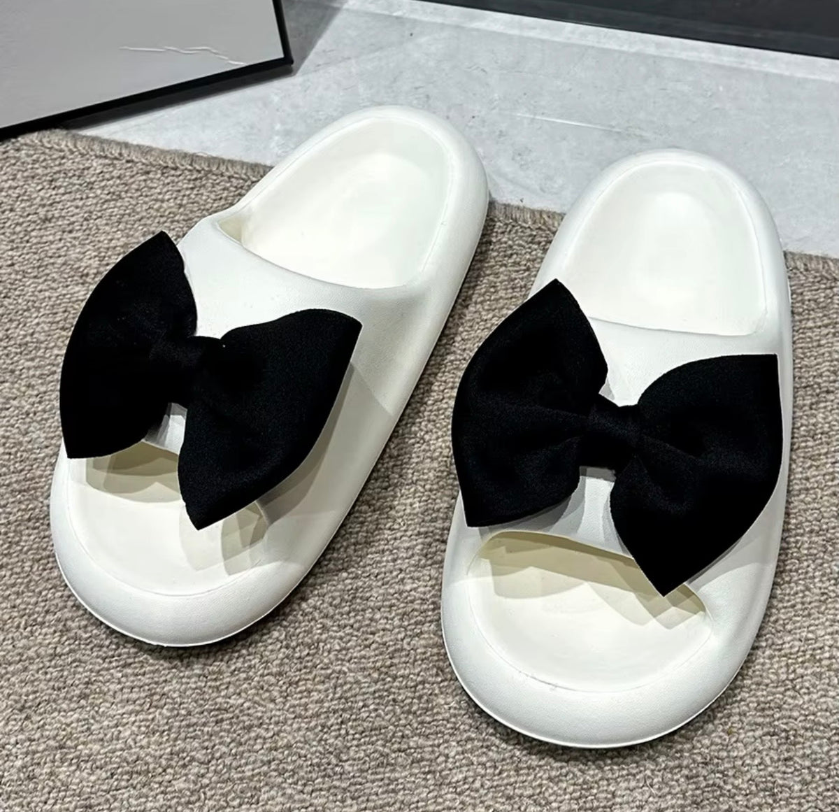 Rubber bow softee (black)
