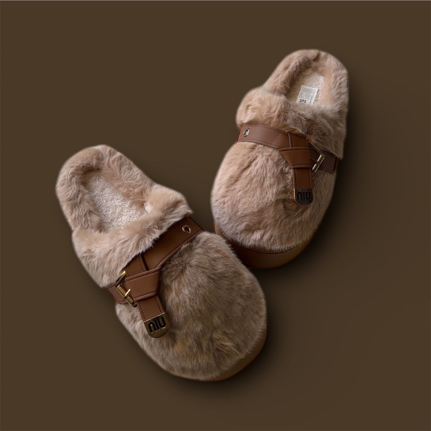Buckle carpet shoes
